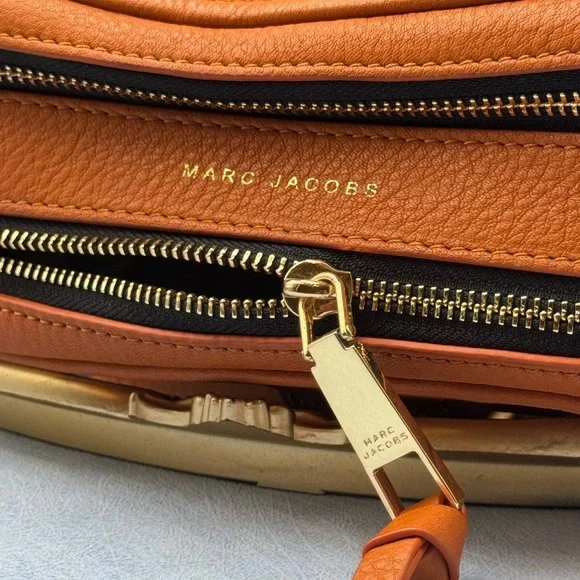 🆕 MARC JACOBS 🧿 NWOT The Softshot 21 Textured Sling Crossbody Bag, Orange - Picture 8 of 13